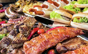 Опасно для здоровья: какие продукты лучше есть перед сном