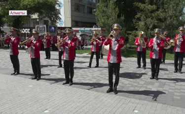 Мемлекеттік рәміздерге 30 жыл: Алматыда әскери оркестрлер байқауы өтті