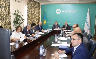 В алматинском филиале партии "AMANAT" прошло заседание Общественного совета по вопросам образования и здравоохранения