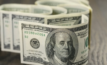 За сколько продают доллары в обменниках Алматы 16 августа