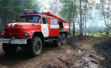 Павлодар облысында өрт сөндіру машинасы аударылып қалды