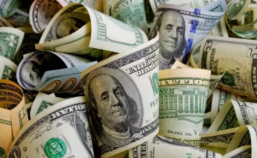 За сколько продают доллары в обменниках Алматы 17 сентября