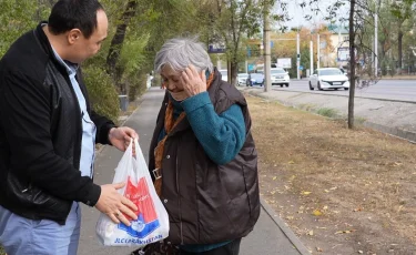 Қарттар күні: Алматы телеарнасы қайырымдылық акциясын өткізді