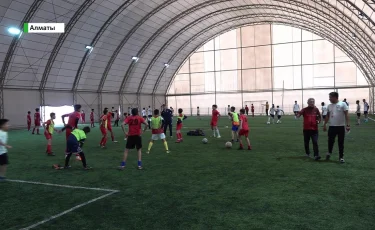 Алатау ауданында қос бірдей футбол алаңы қолданысқа берілді