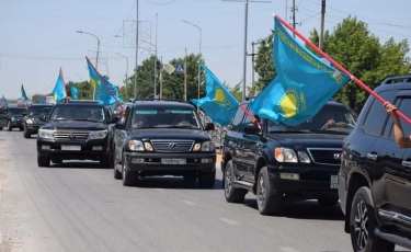 Семейде мерекеге орай «Бір тудың астында» автошеруі өтті