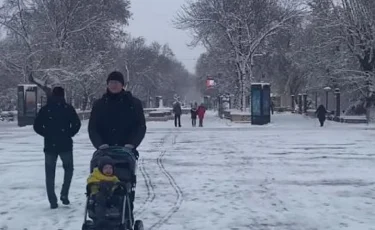 Петропавлда қалың қар жауып, көше тазалауға 70 техника шығарылды