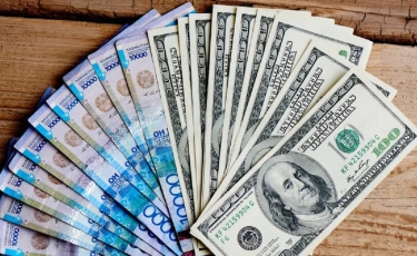 За сколько продают доллары в обменниках Алматы 14 ноября
