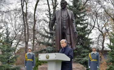 Президент Ахмет Байтұрсынұлы ескерткішінің ашылу рәсіміне қатысты