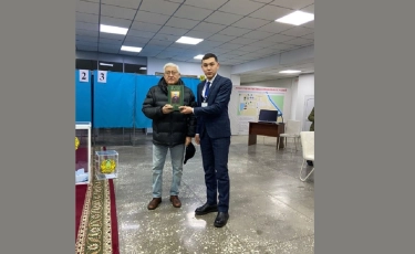 Известные артисты проголосовали в Алматы