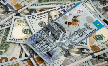 За сколько продают доллары в обменниках Алматы 30 ноября 