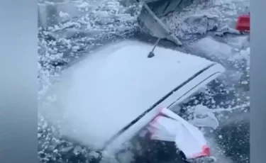 Атырауда автокөлік мұз астына түсіп кетті