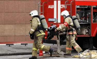 Астанада жатақхана өртеніп, екі адам ауруханаға жеткізілді
