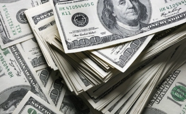 За сколько продают доллары в обменниках Алматы 18 декабря