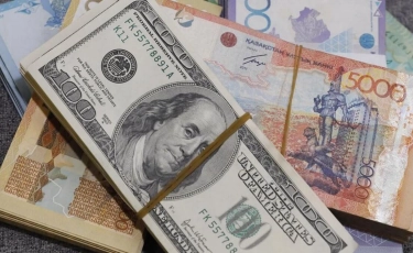 За сколько продают доллары в обменниках Алматы 22 декабря