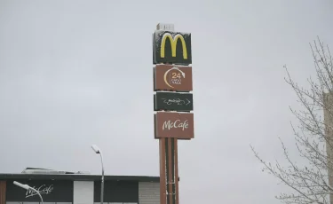 Похоронившего McDonald’s мужчину задержали в Костанае