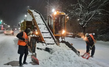 Уборка снега в Алматы: как работают коммунальные службы