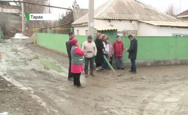 Жарық пен жолға жарымадық: Тас жолды армандаған тараздықтар мәселені шешуді талап етті