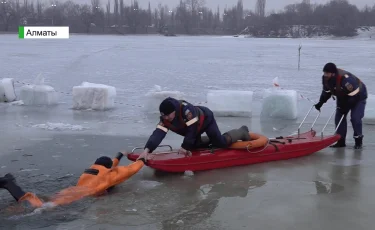 Мұз қатқан өзен үстінен жүру қауіпті - төтеншеліктер