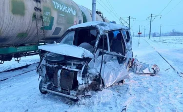 Жуткое ДТП в Акмолинской области: минивэн попал под поезд