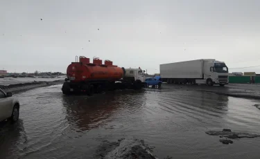 Талые воды затопили улицы Уральска и Аксая