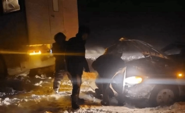 Қолайсыз ауа райы: ШҚО-да тасжолда қалған 200-ден астам көлікке жол ашылды