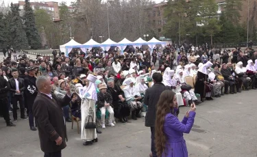 В Алматы прошла культурно-просветительская акция «Анаға мың тағзым»