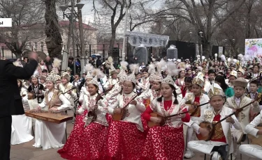 Күй күмбірі: Алматыда Наурыз мейрамы қарсаңында домбыра-challenge ұйымдастырылды