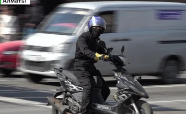 Мопед иелеріне жүргізуші куәлігі мен мемлекеттік тіркеу нөмірін міндеттеуі мүмкін