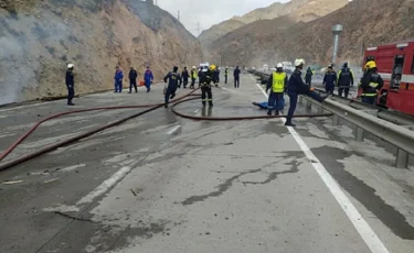 Өзбекстанда тасжолда келе жатқан жүк көлігі жарылып кетті