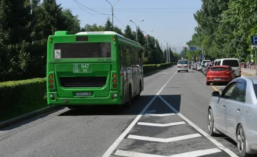 Алматы көшелерінің бірінде автобус жолағымен жүруге рұқсат етілді