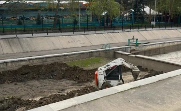 В Алматы началась очистка русла реки Есентай