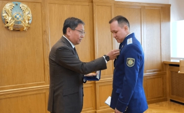 Алматы әкімі Ерболат Досаев ҚР Президентінің атынан мемлекеттік наградаларды табыстады