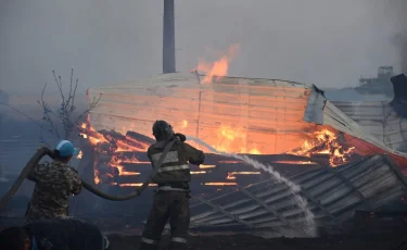 Крупный пожар в Петропавловске: сгорело несколько жилых домов