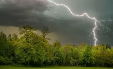 Найзағай, жел: 12 өңірде қолайсыз ауа райына байланысты ескерту жасалды