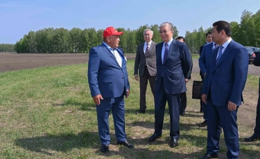 Визит в СКО: Президент ознакомился с ходом весенне-полевых работ
