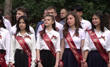 Последний звонок прозвенел в школах Алматы  
