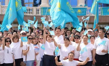 Как прошло торжественное мероприятие в честь Дня госсимволов РК в парке «Атакент»