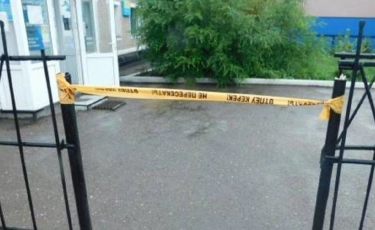Труп мужчины обнаружили возле здания полиции в СКО