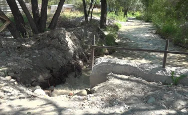 Қауіпті көпір: саяжайдан шығатын жалғыз жол қашан салынады