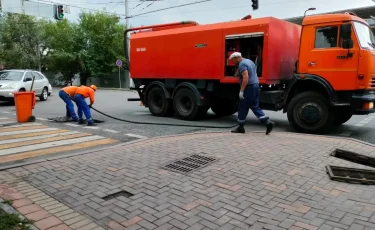 Алматыда жаңбыр суы басқан негізгі учаскелер тазартылды