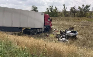 Ақтөбе облысында жүк көлігі мен жеңіл көлік соқтығысып, екі адам мерт болды