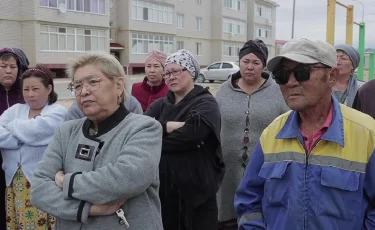 Трещат по швам: жители поселка в Атырауской области недовольны качеством домов