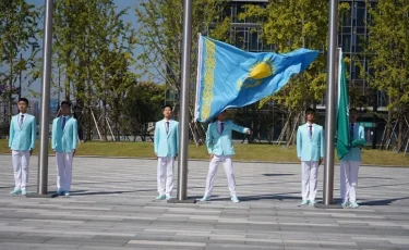 Ханчжоуда Қазақстанның мемлекеттік туы салтанатты түрде көтерілді