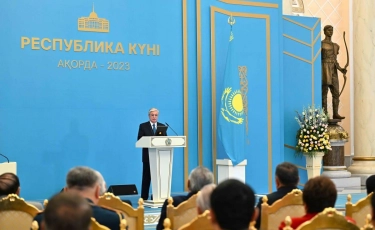 Мемлекет басшысы қазақстандықтарды Республика күнімен құттықтады