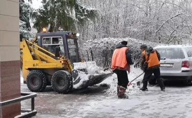 Вывихи и переломы: жители Петропавловска пострадали от непогоды