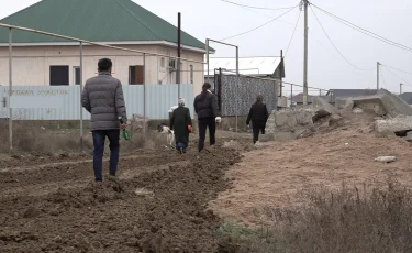 Өркениеттен ада қалдық: батпаққа батқан ауыл тұрғындары ауыз суға зәру