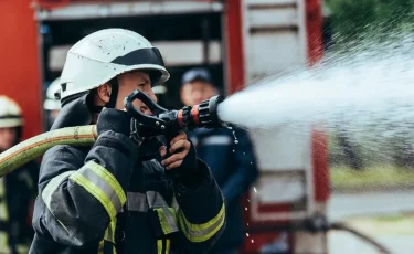 В Шымкенте в многоэтажке произошел пожар