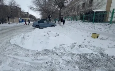 Жол апаты көбейді: Сәтбаев тұрғындары қаланың қардан тазартылмайтынына наразы