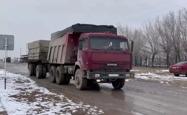 Жүк көліктері жарысады: Отырар ауданының тұрғындары наразылық танытты