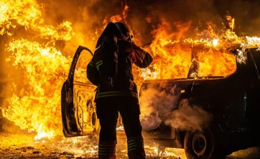 СҚО-да көлік өртеніп, екі адамның денесін күйік шалды